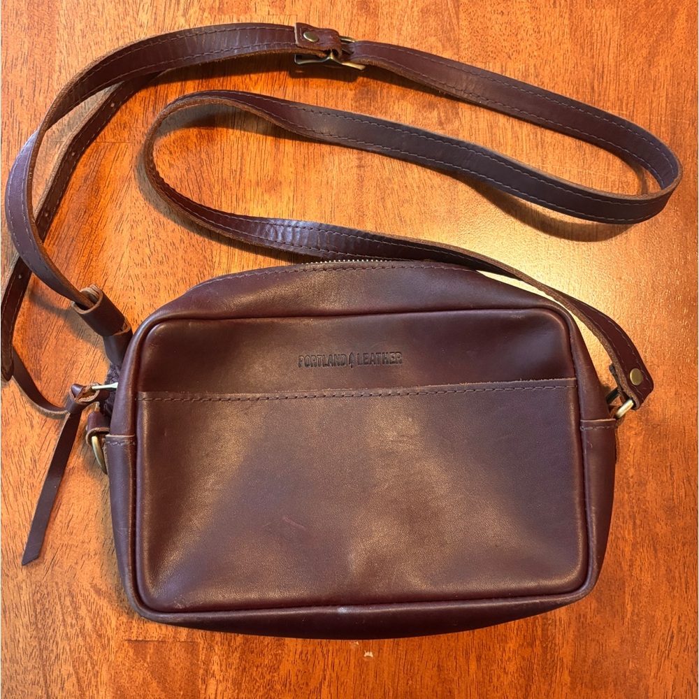 Portland Leather Genuine Leather Large Camera Bag Purse in Cognac